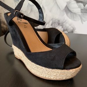 Black espadrilles sandals